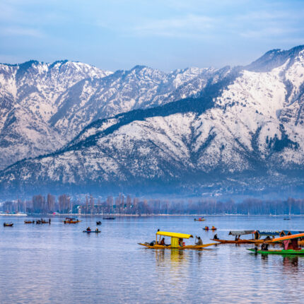 dal-lake-in-winter